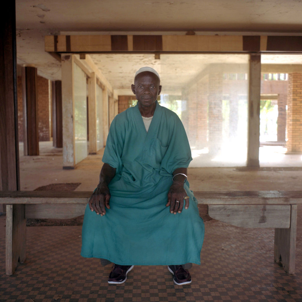 BURKINA FASO le guide du palais de Yameogo Galerie du Sauvage Porrentruy